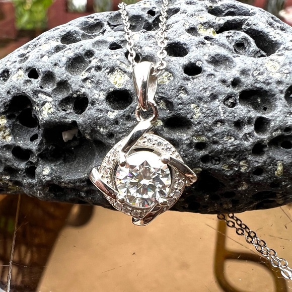 Sparkling Conflict Free 1 Carat Moissanite Pendant Sterling Silver 925 , EF VVS - Picture 3 of 6